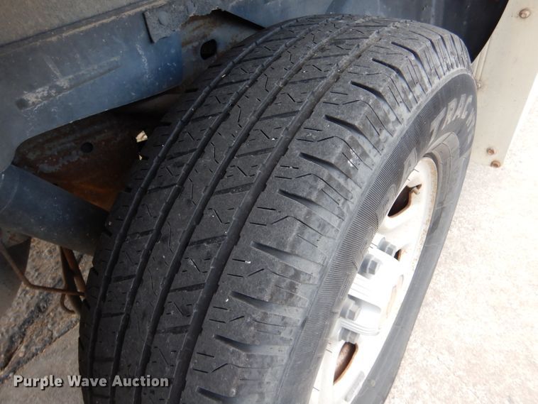 image for item IV9900 2001 Chevrolet Suburban  SUV