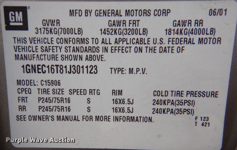 image for item IV9900 2001 Chevrolet Suburban  SUV