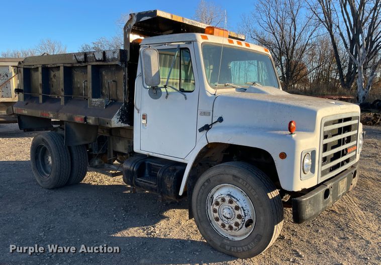 image for item IX9619 1986 International S1700  dump truck