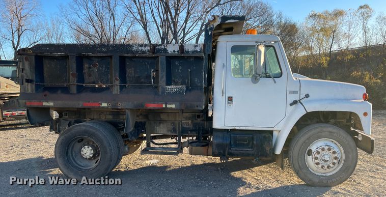image for item IX9619 1986 International S1700  dump truck
