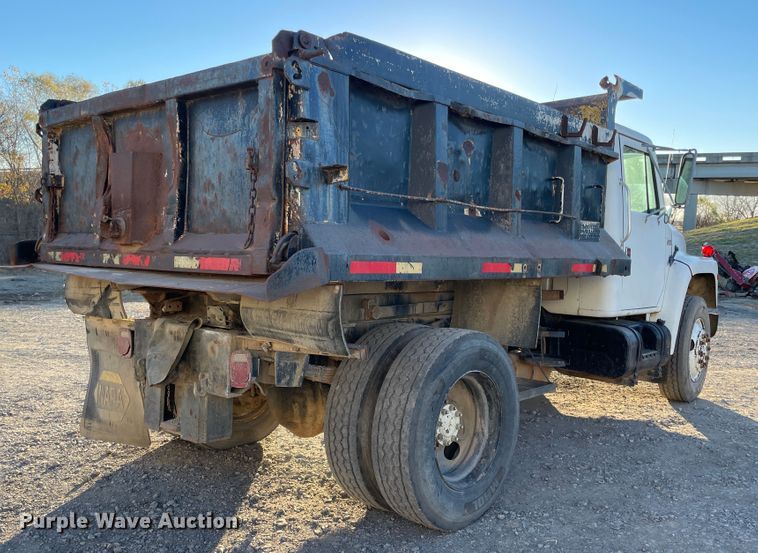 image for item IX9619 1986 International S1700  dump truck