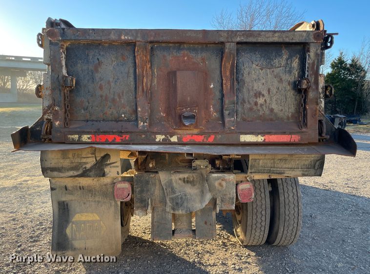 image for item IX9619 1986 International S1700  dump truck