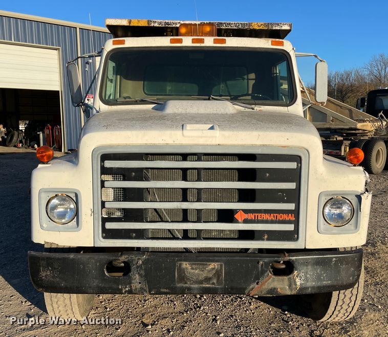 image for item IX9619 1986 International S1700  dump truck
