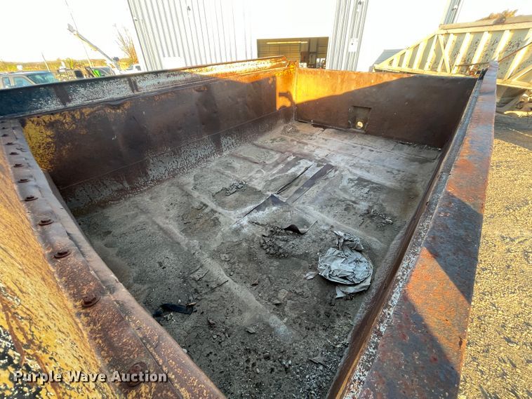 image for item IX9619 1986 International S1700  dump truck