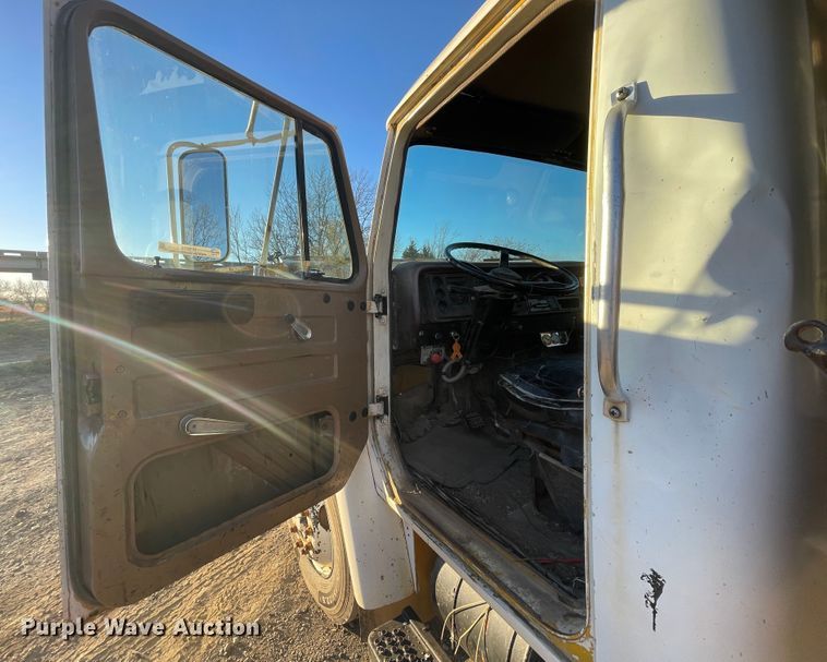 image for item IX9619 1986 International S1700  dump truck