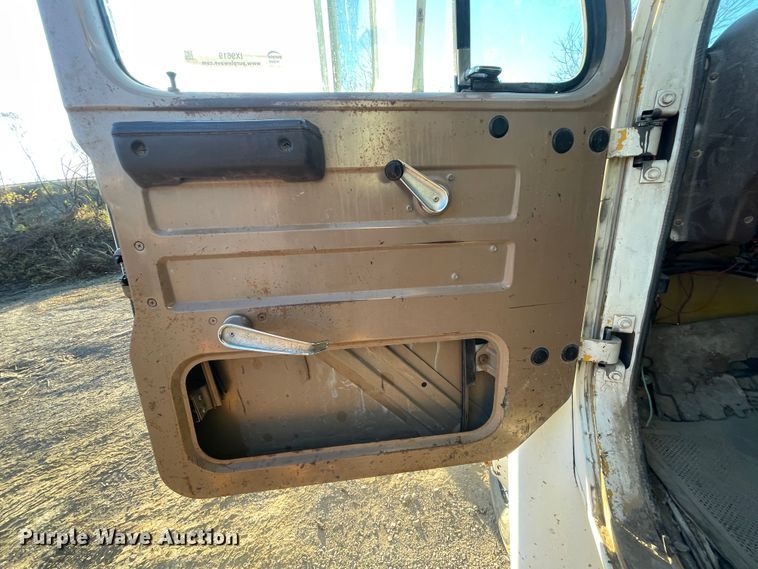image for item IX9619 1986 International S1700  dump truck
