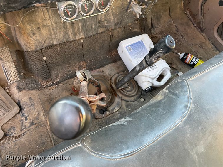 image for item IX9619 1986 International S1700  dump truck