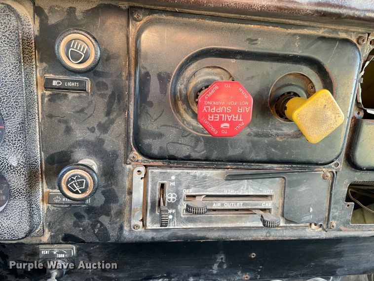 image for item IX9619 1986 International S1700  dump truck