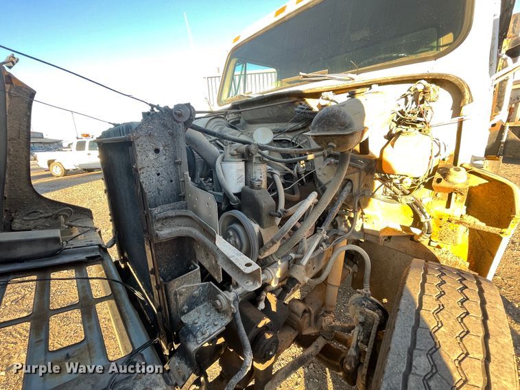 image for item IX9619 1986 International S1700  dump truck