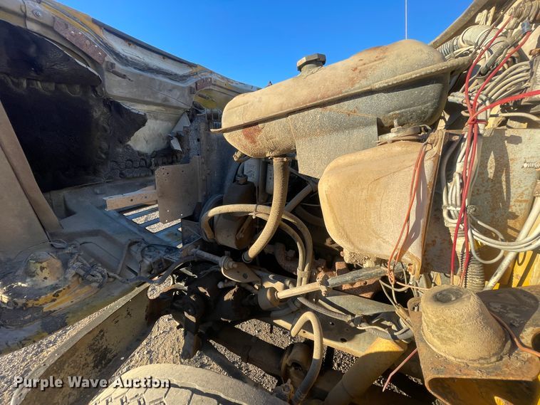 image for item IX9619 1986 International S1700  dump truck