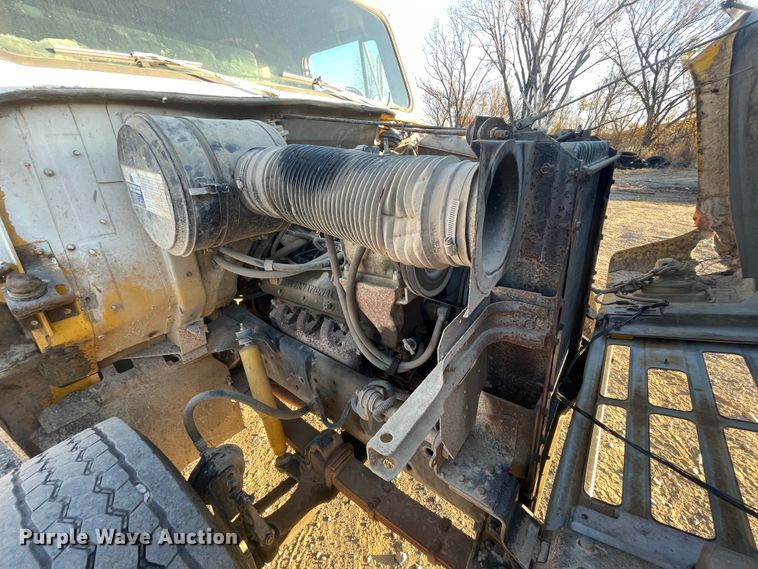 image for item IX9619 1986 International S1700  dump truck