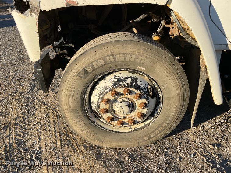 image for item IX9619 1986 International S1700  dump truck