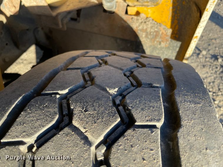 image for item IX9619 1986 International S1700  dump truck