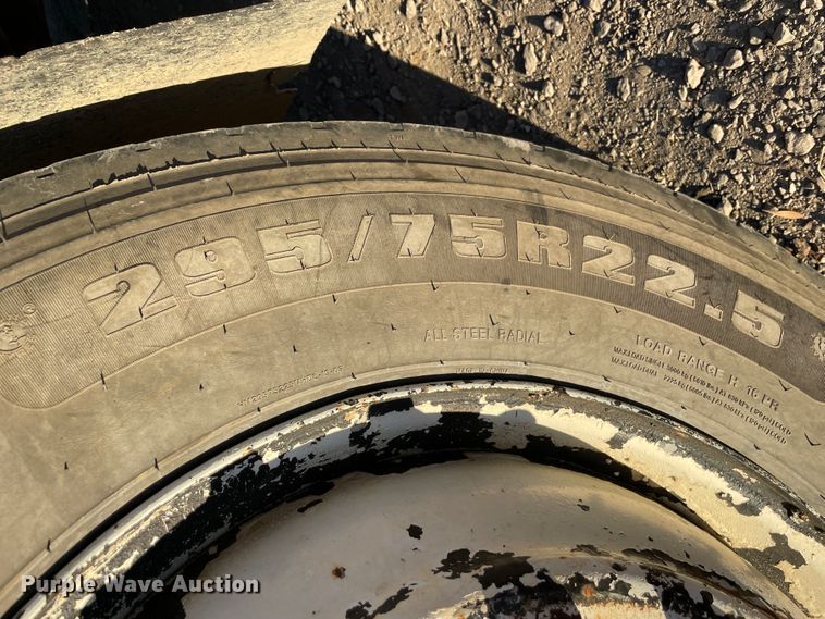 image for item IX9619 1986 International S1700  dump truck