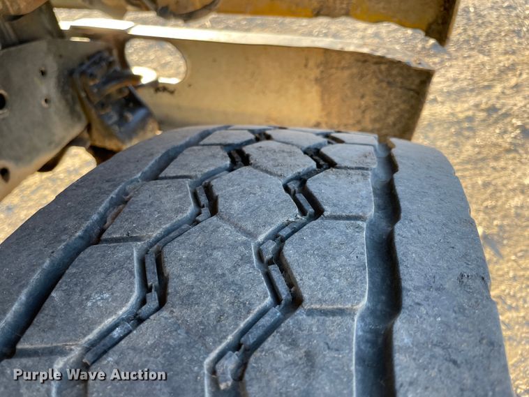 image for item IX9619 1986 International S1700  dump truck