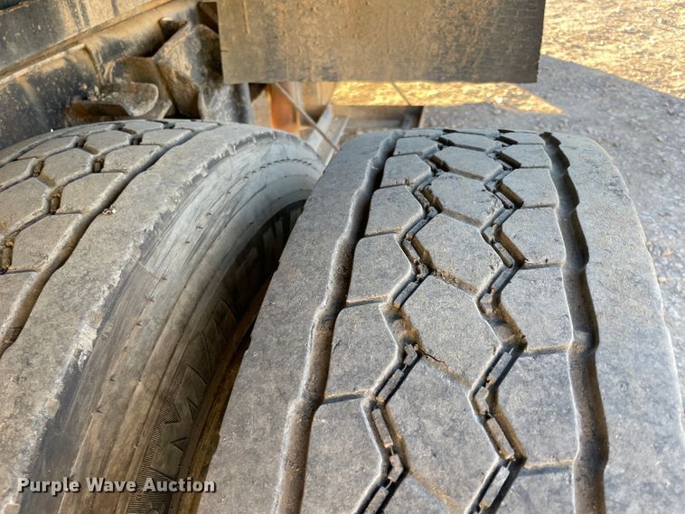 image for item IX9619 1986 International S1700  dump truck