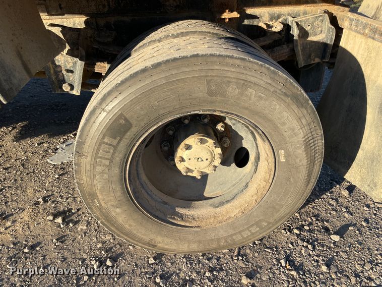 image for item IX9619 1986 International S1700  dump truck