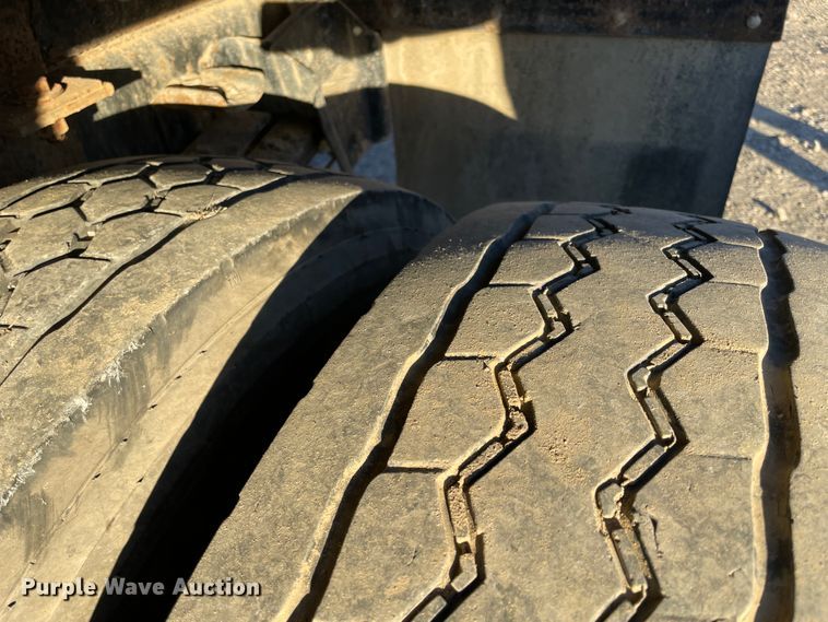 image for item IX9619 1986 International S1700  dump truck