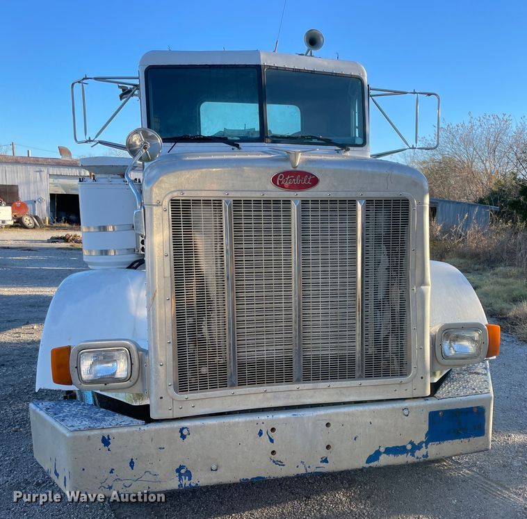 image for item IX9628 1991 Peterbilt 378  truck cab and chassis