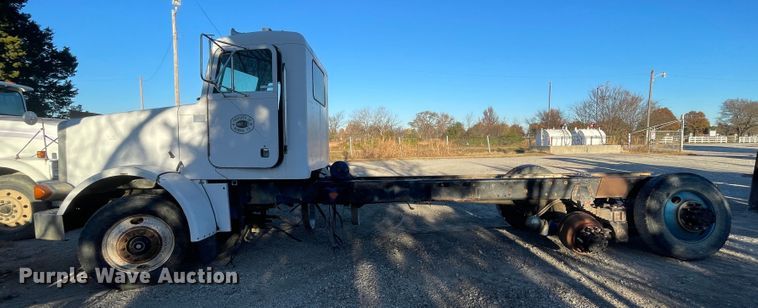 image for item IX9628 1991 Peterbilt 378  truck cab and chassis