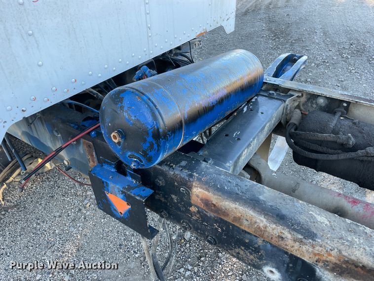 image for item IX9628 1991 Peterbilt 378  truck cab and chassis