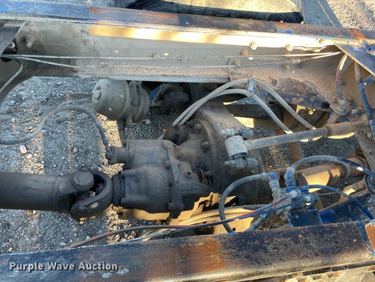 image for item IX9628 1991 Peterbilt 378  truck cab and chassis