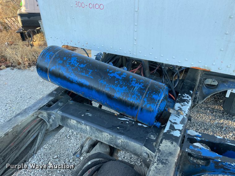 image for item IX9628 1991 Peterbilt 378  truck cab and chassis