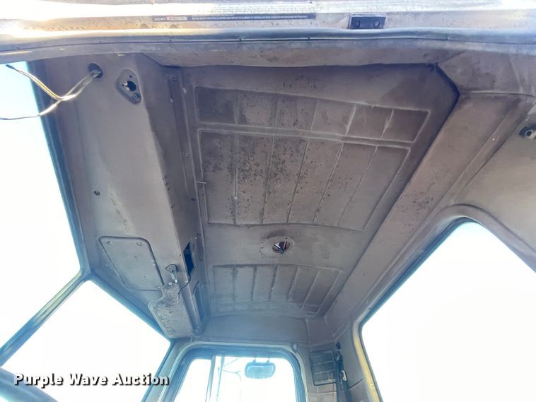 image for item IX9628 1991 Peterbilt 378  truck cab and chassis