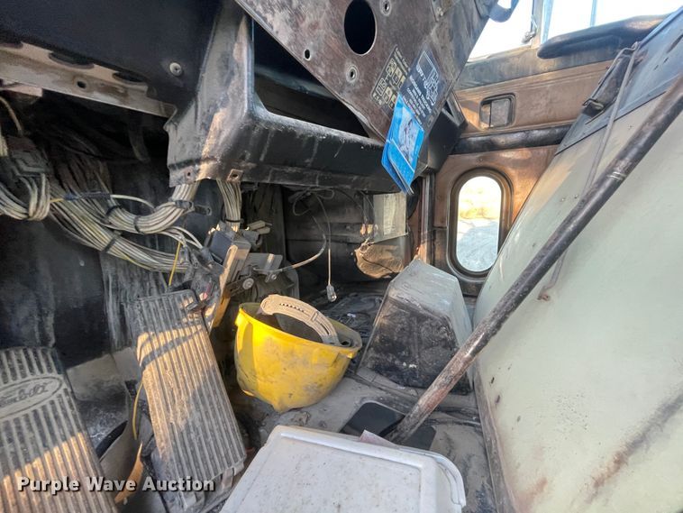 image for item IX9628 1991 Peterbilt 378  truck cab and chassis