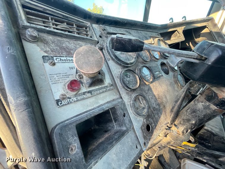 image for item IX9628 1991 Peterbilt 378  truck cab and chassis