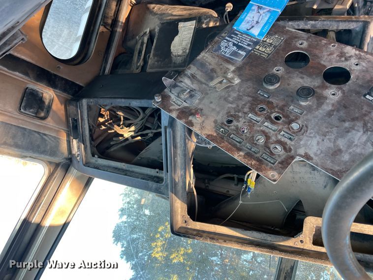 image for item IX9628 1991 Peterbilt 378  truck cab and chassis