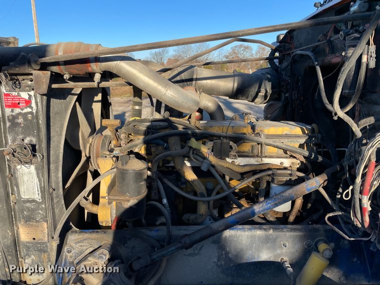 image for item IX9628 1991 Peterbilt 378  truck cab and chassis