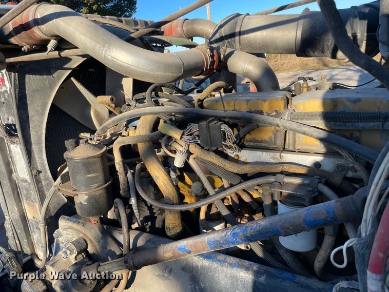 image for item IX9628 1991 Peterbilt 378  truck cab and chassis