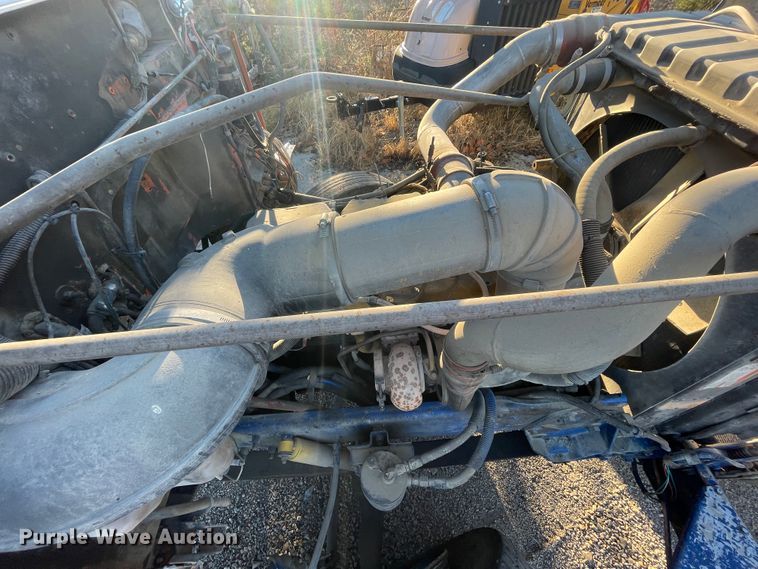 image for item IX9628 1991 Peterbilt 378  truck cab and chassis