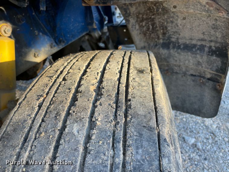 image for item IX9628 1991 Peterbilt 378  truck cab and chassis