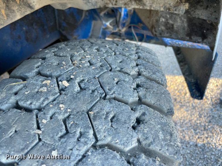 image for item IX9628 1991 Peterbilt 378  truck cab and chassis