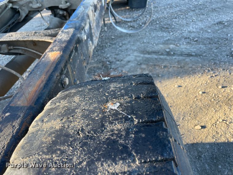 image for item IX9628 1991 Peterbilt 378  truck cab and chassis