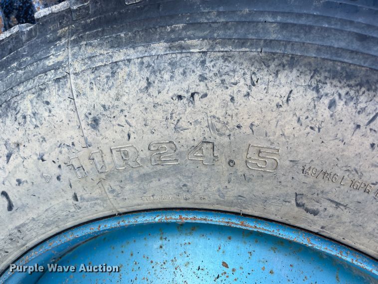 image for item IX9628 1991 Peterbilt 378  truck cab and chassis