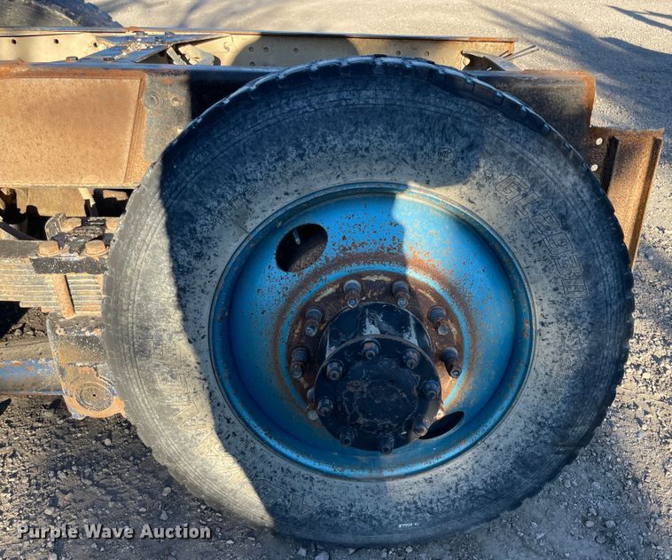 image for item IX9628 1991 Peterbilt 378  truck cab and chassis