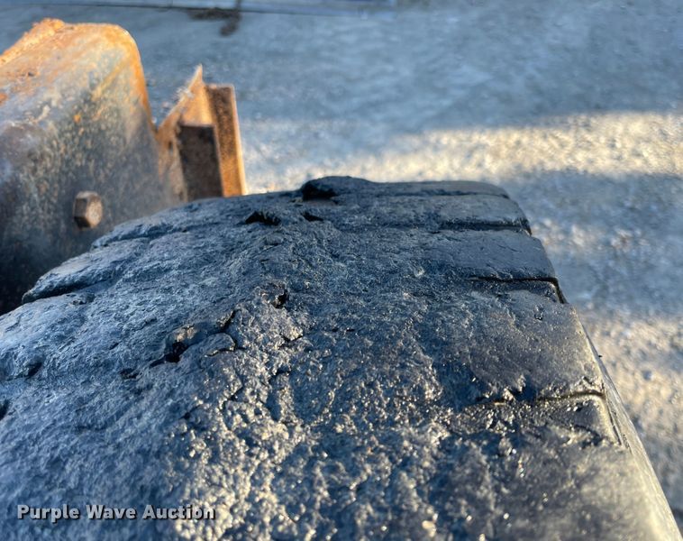 image for item IX9628 1991 Peterbilt 378  truck cab and chassis