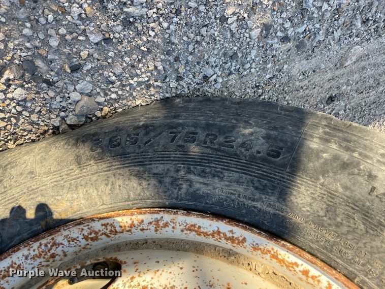 image for item IX9628 1991 Peterbilt 378  truck cab and chassis