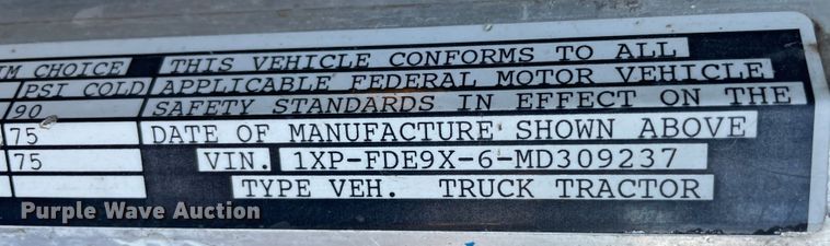 image for item IX9628 1991 Peterbilt 378  truck cab and chassis