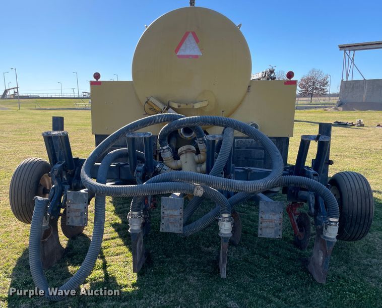 image for item IX9664 Ag-Gator 2004  applicator