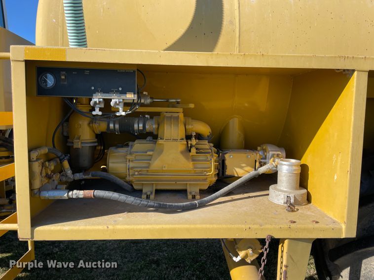 image for item IX9664 Ag-Gator 2004  applicator