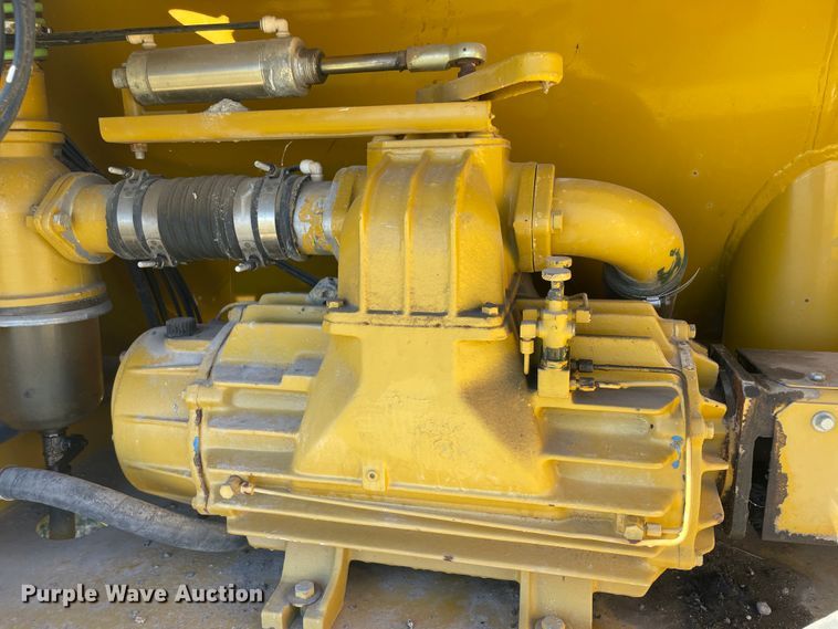 image for item IX9664 Ag-Gator 2004  applicator