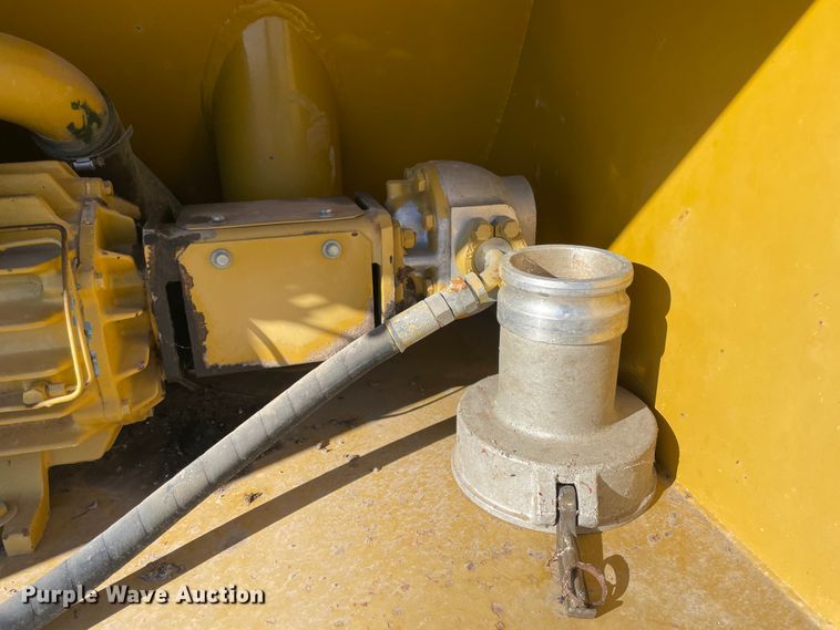 image for item IX9664 Ag-Gator 2004  applicator