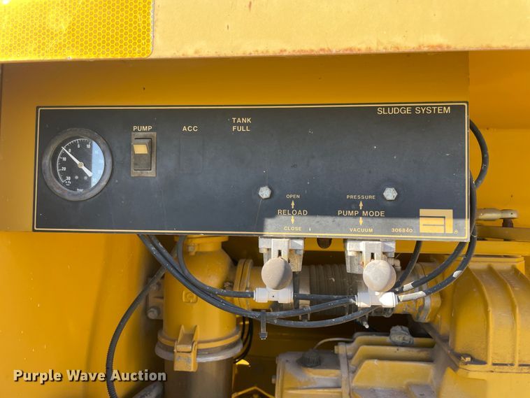 image for item IX9664 Ag-Gator 2004  applicator