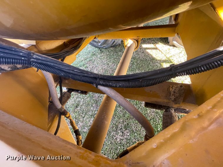 image for item IX9664 Ag-Gator 2004  applicator