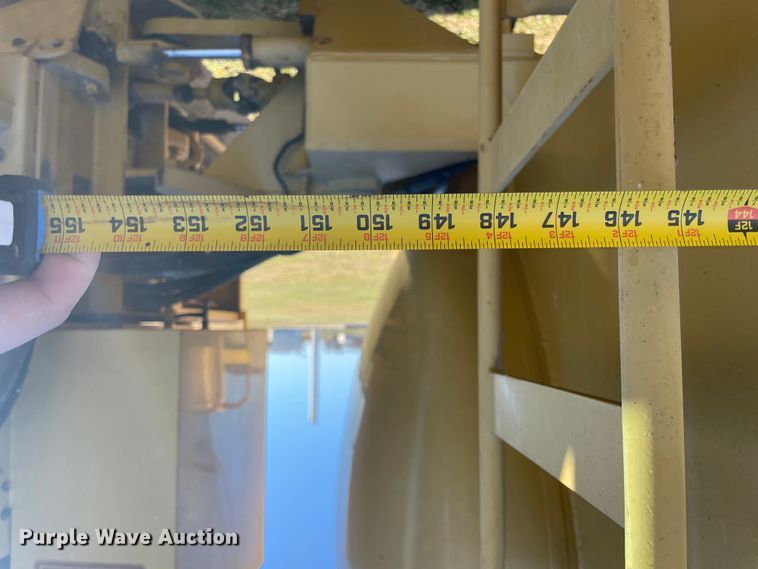 image for item IX9664 Ag-Gator 2004  applicator