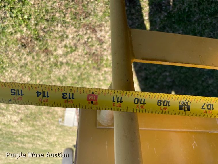 image for item IX9664 Ag-Gator 2004  applicator